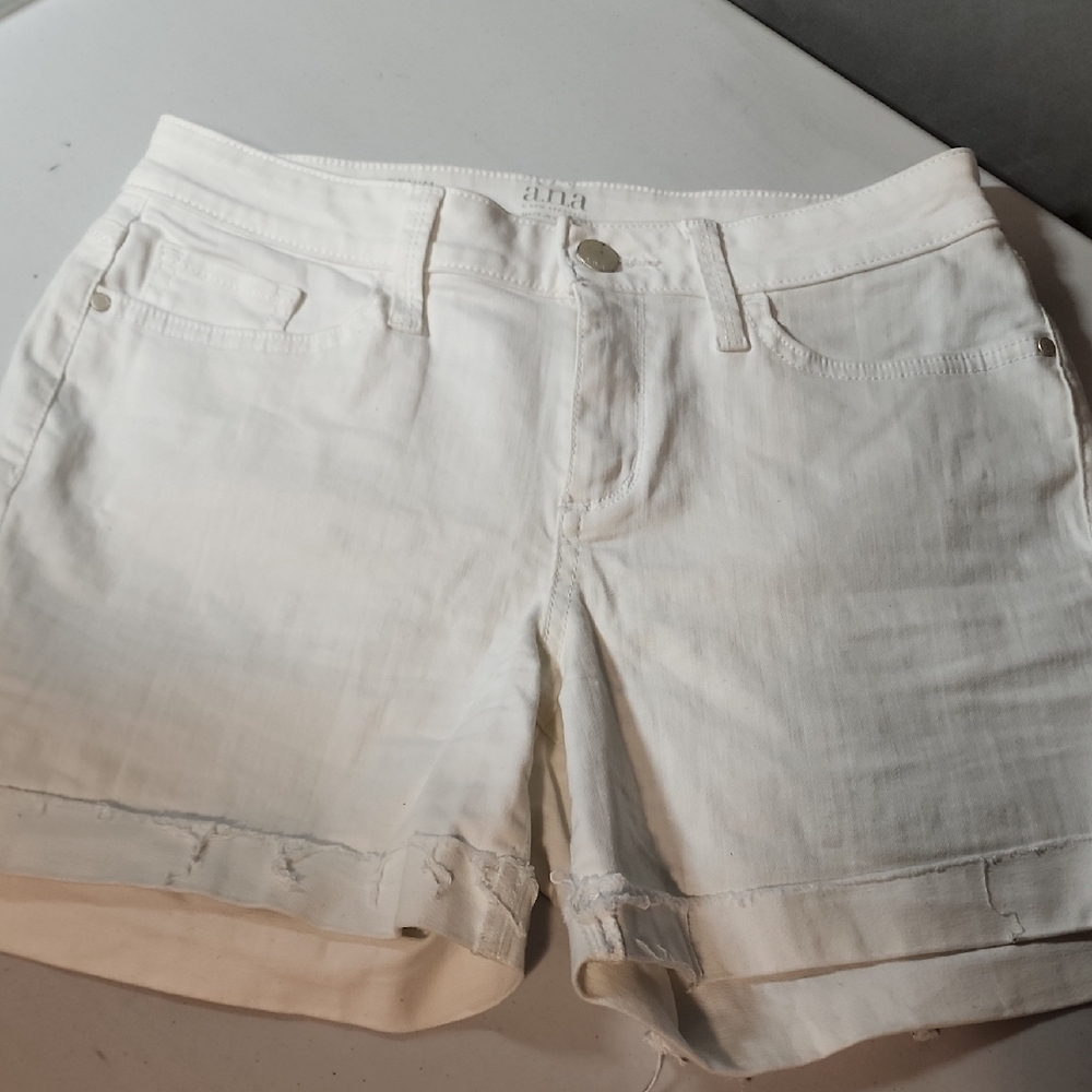 a.n.a White Jean Shorts Relaxed Fit Size 4